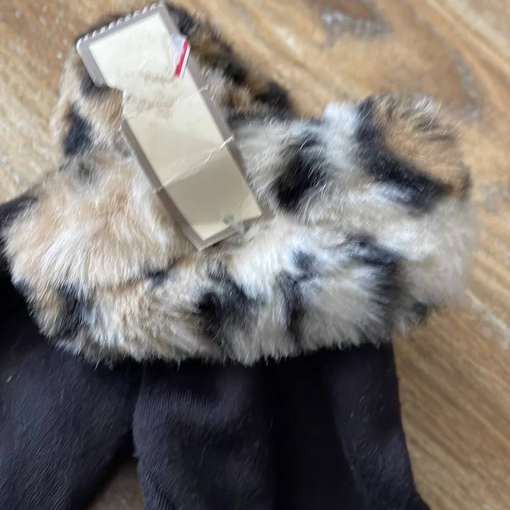 None leopard faux